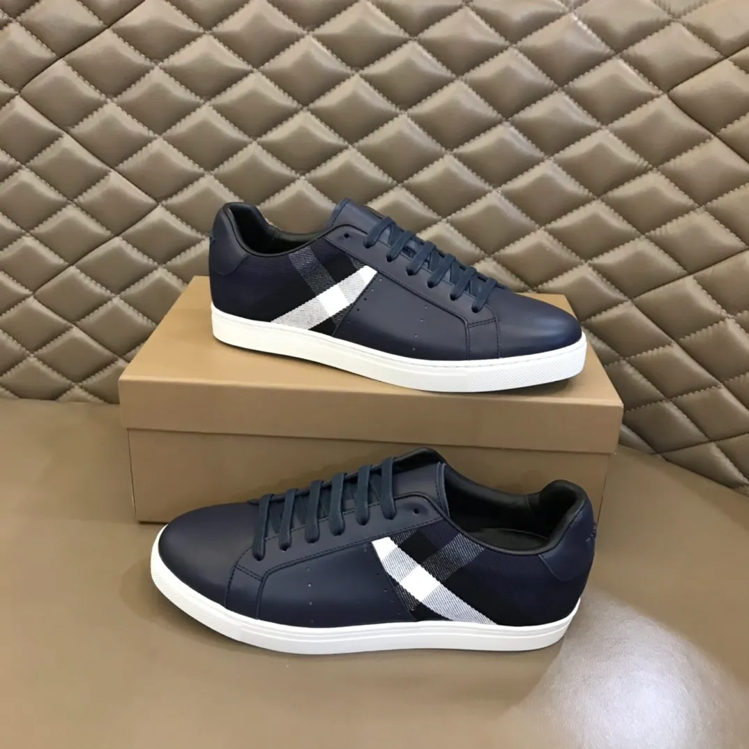 ¥380▫️B’s men’s classic low-top sneakers are reinterpreted in Vintage plaid cotton and cowhide materials, and decorated with a new brand logo. First-layer cowhide lining, embossed Burberry logo on the heel, and original TPU outsole! 38-44 (45 customized)